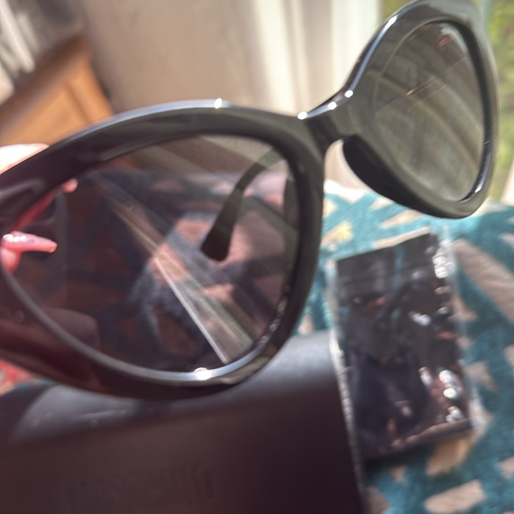 MOSCHINO CAT EYE SUNNIES - Picture 8 of 9